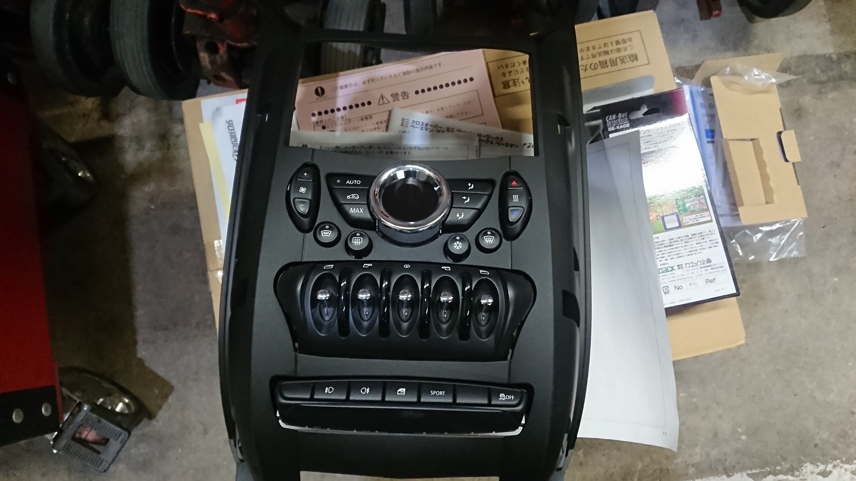 R60ミニクロスオーバーさんのナビ載せ替え～只々感心させられたの巻