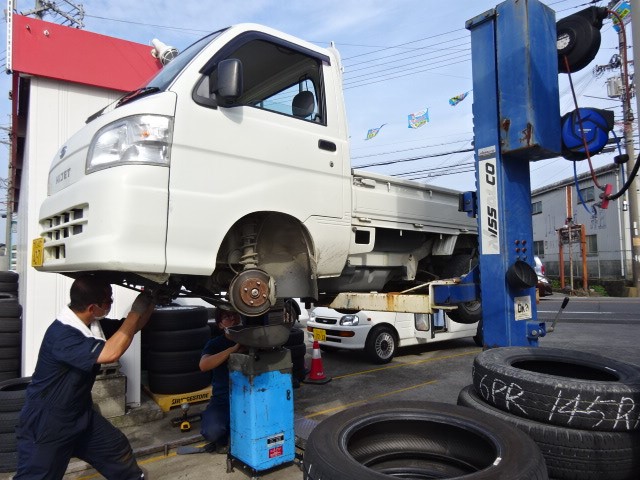 ハイゼットトラック車検整備 Grコペンパンク修理 ミラウォークスルーバンにネクストリー ダイハツ ミラ タイヤ タイヤ ホイール関連 乗用車用 タイヤ交換 スタッフ日記 ミスタータイヤマン M Tech ブリヂストンのタイヤ専門店 ミスタータイヤマン
