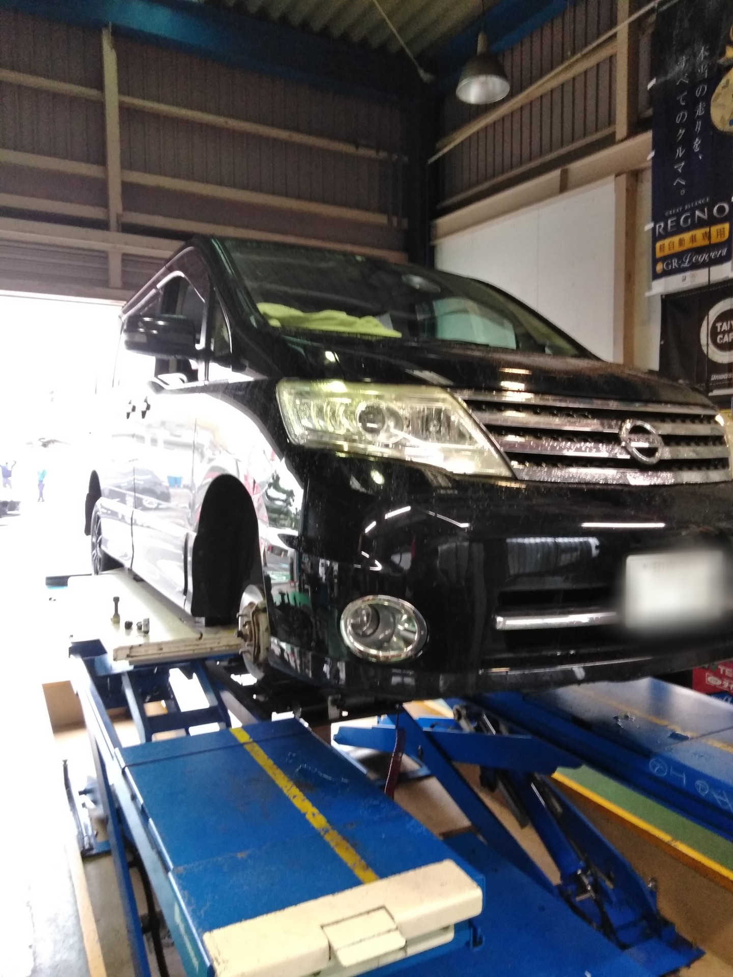 タイヤ交換しました 日産 セレナ タイヤ タイヤ ホイール関連 乗用車用タイヤ交換 スタッフ日記 ミスタータイヤマン 高石 大阪府 和歌山県のタイヤ カー用品ショップ ブリヂストンのタイヤ専門店