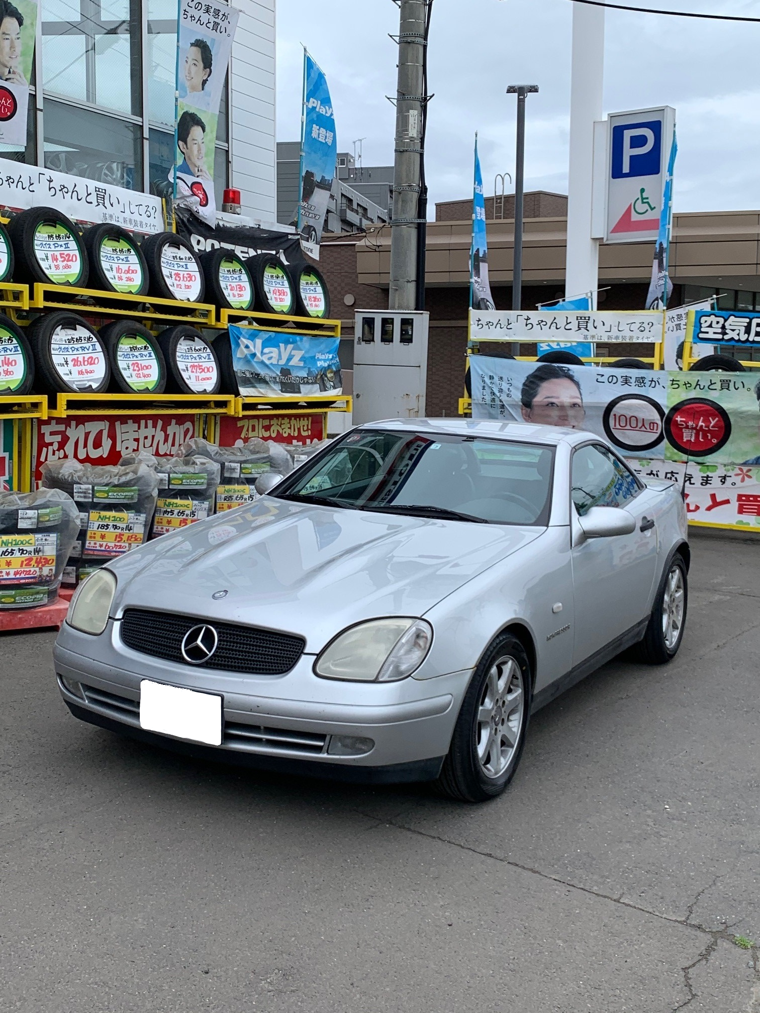 Maisto Special Edition 1996 Mercedes-Benz SLK 230 1:24 Scale Diecast Replica