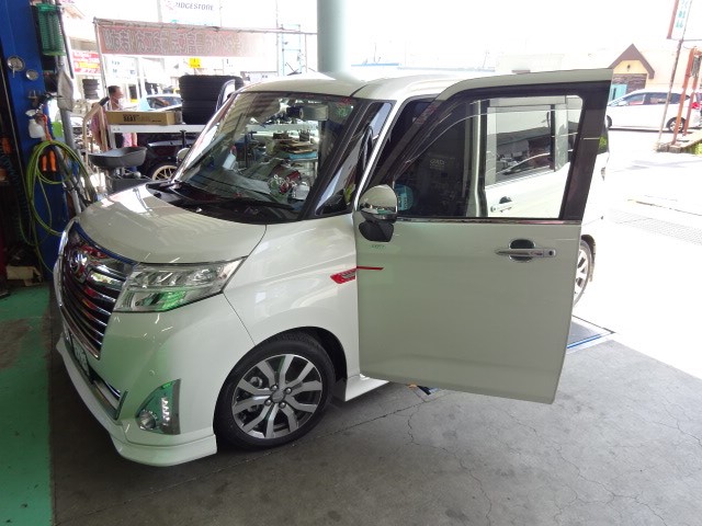 トールにアシストグリップ追加 ステップワゴン車検整備 ダイハツ タント メンテナンス商品 その外サービス 車検 スタッフ日記 ミスタータイヤマン M Tech ブリヂストンのタイヤ専門店 ミスタータイヤマン