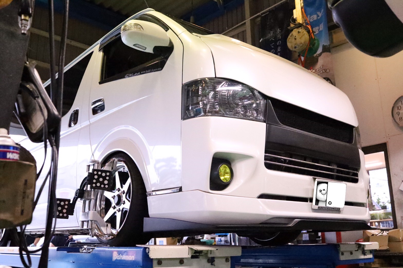 ハイエースアライメント調整 トヨタ ハイエース メンテナンス商品 タイヤ ホイール関連 アライメント調整 スタッフ日記 ミスタータイヤマン 高石 大阪府 和歌山県のタイヤ カー用品ショップ ブリヂストンのタイヤ専門店