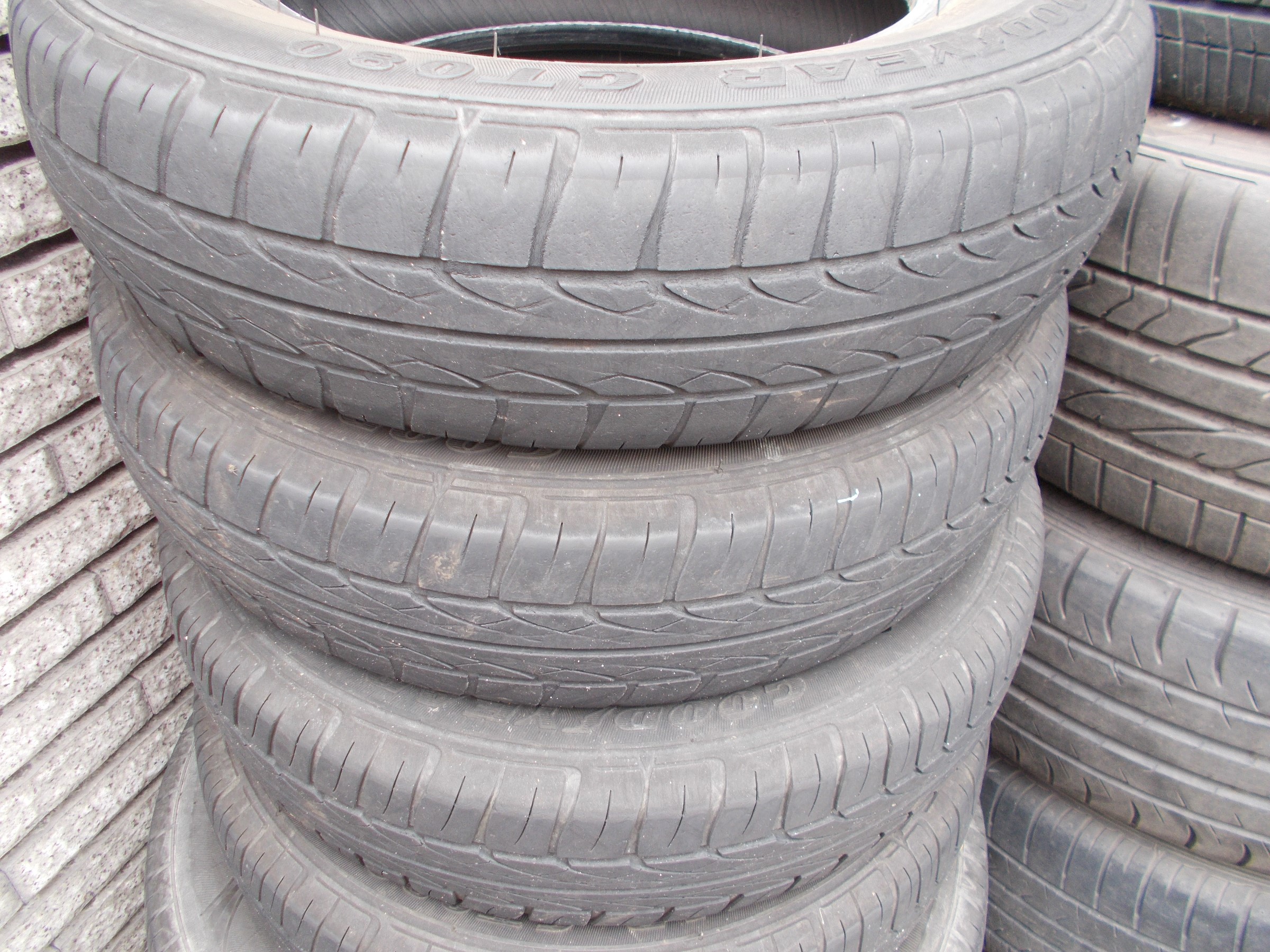 お仕事車のタイヤ交換です スタッフ日記 ミスタータイヤマン 渡辺 愛知県 三重県のタイヤ カー用品ショップ ブリヂストンのタイヤ専門店