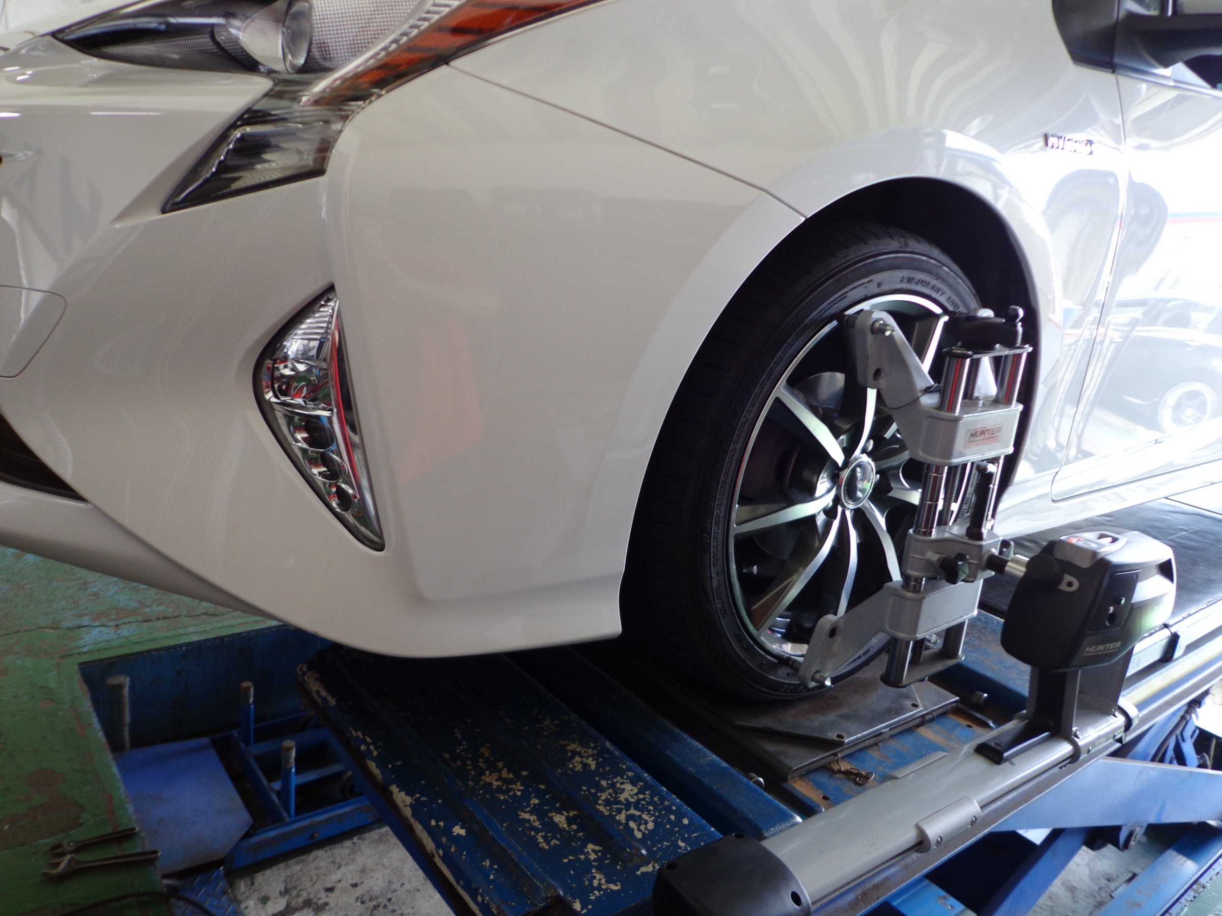 プリウス５０ アライメント調整 トヨタ プリウス スタッフ日記 ミスタータイヤマン タイヤハウスしばやま 茨城県のタイヤ カー用品ショップ ブリヂストンのタイヤ専門店