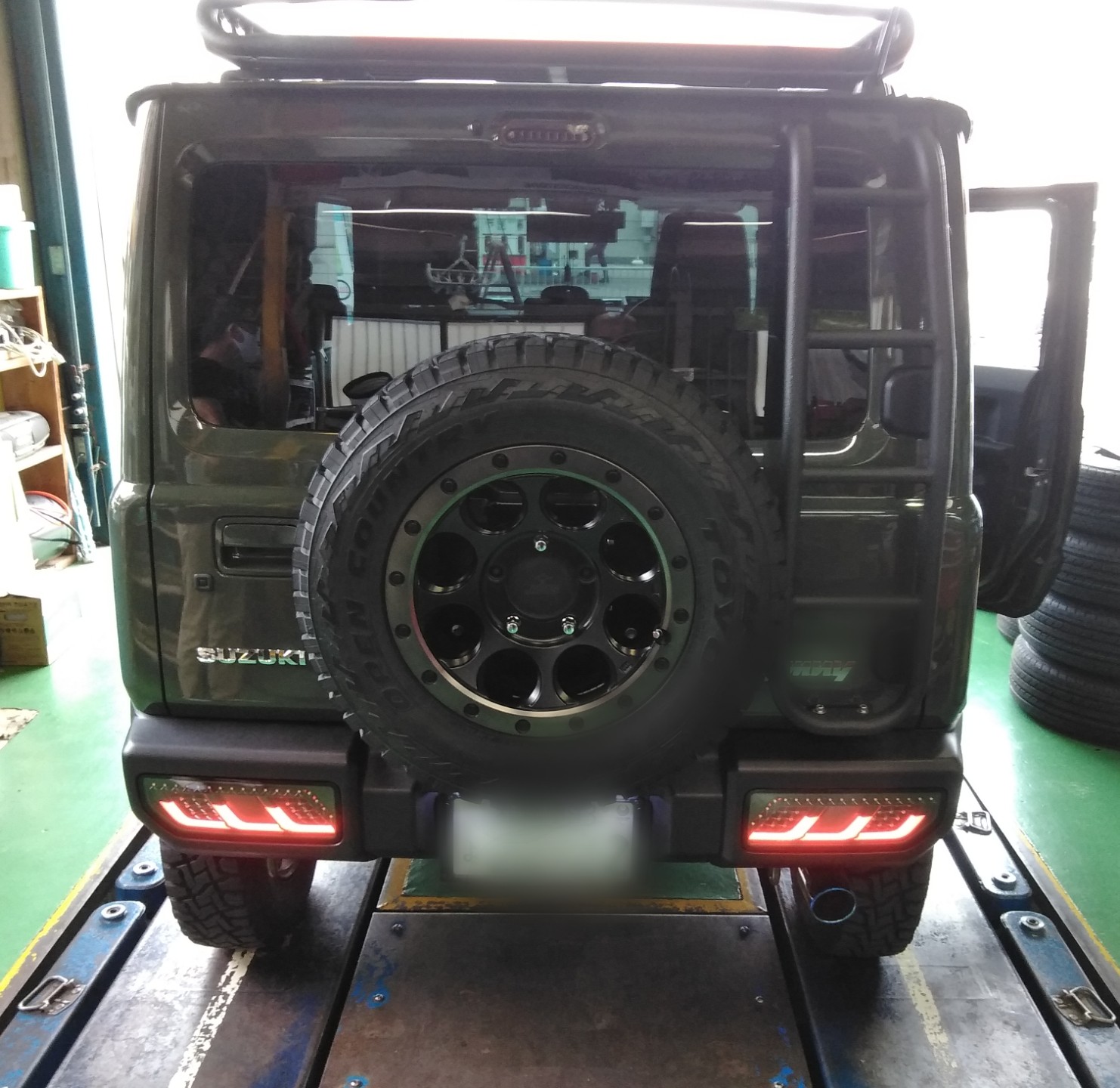 ジムニーled テールランプ取り付け スズキ ジムニー その他 バッテリー その他メンテナンス関連 バルブ ランプ交換 スタッフ日記 ミスタータイヤマン 高石 大阪府 和歌山県のタイヤ カー用品ショップ ブリヂストンのタイヤ専門店