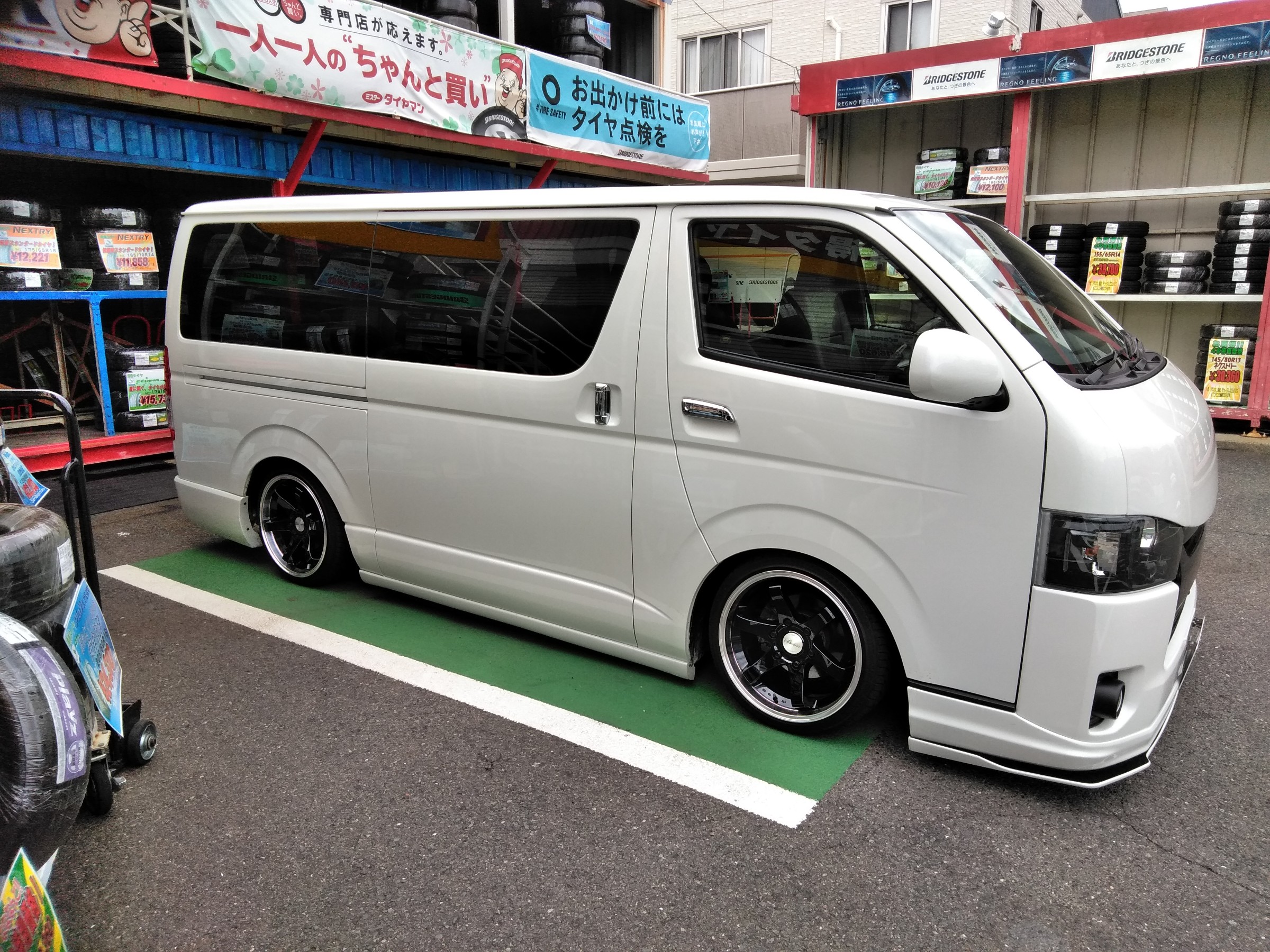 本日の作業 | トヨタ ハイエース メンテナンス商品 タイヤ