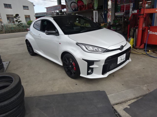 デモカーgrヤリスの初オイル交換 トヨタ ヴィッツ メンテナンス商品 オイル関連 エンジンオイル交換 スタッフ日記 ミスタータイヤマン M Tech ブリヂストンのタイヤ専門店 ミスタータイヤマン