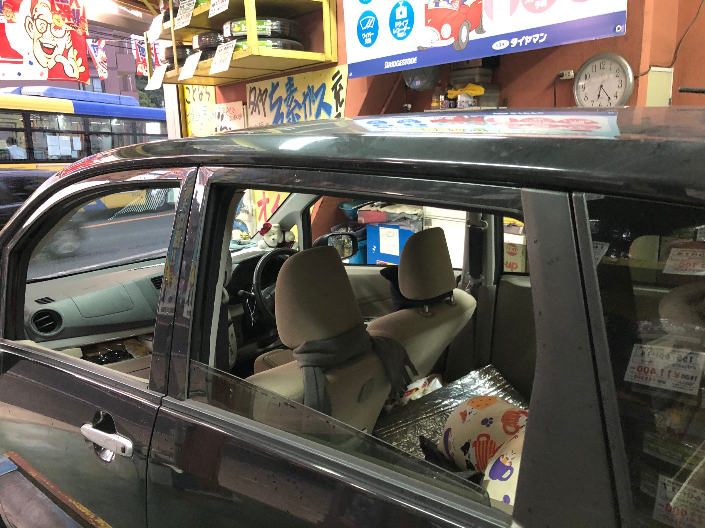 作業事例 ムーブ ｌ３７５ｓにバイザー取り付け スタッフ日記 ミスタータイヤマン 古市 タイヤ カー用品ショップ ブリヂストンのタイヤ専門店