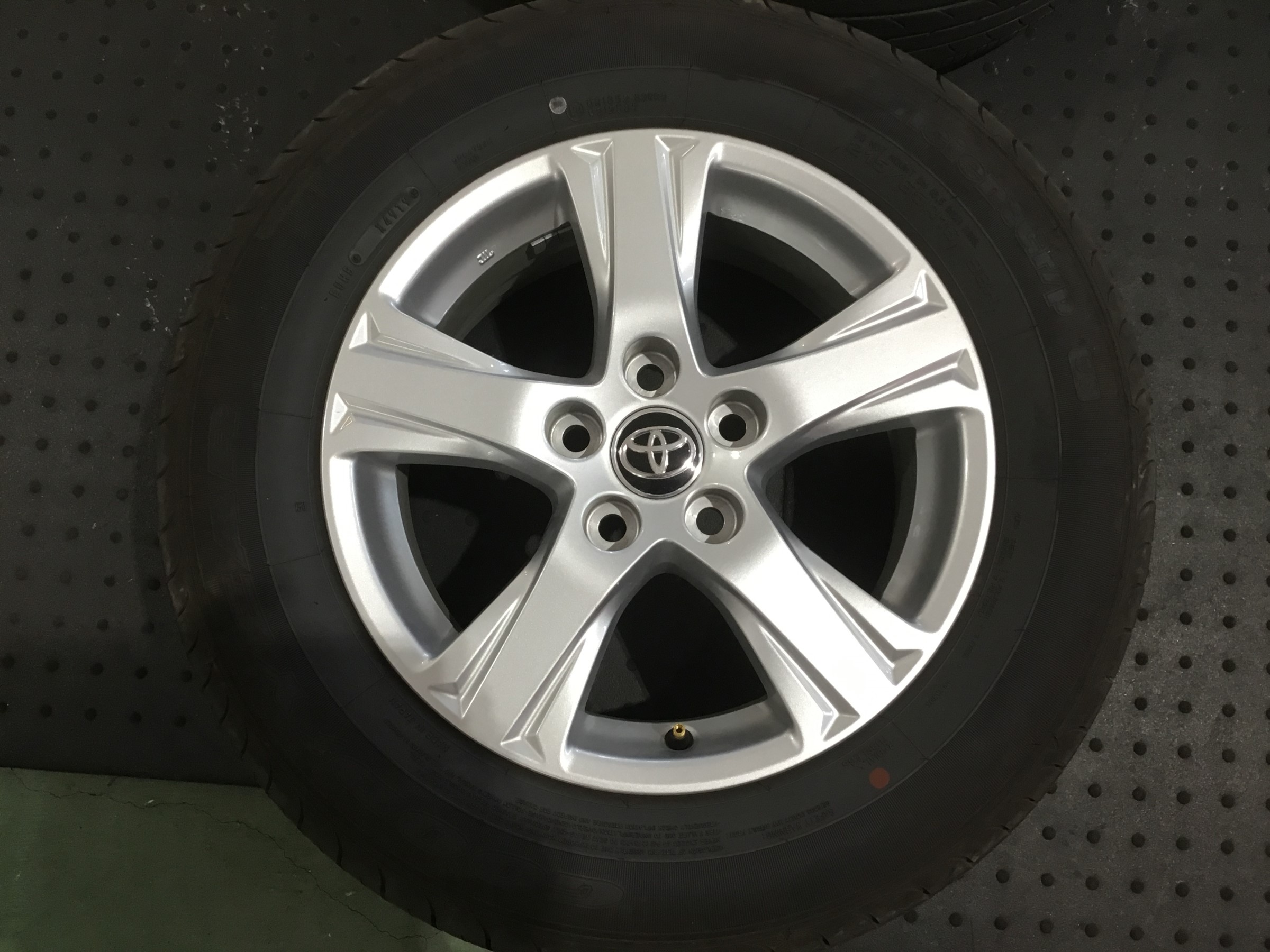 ホイールとタイヤご購入頂きました スタッフ日記 ミスタータイヤマン 長野東店 長野県のタイヤ カー用品ショップ ブリヂストンのタイヤ専門 店