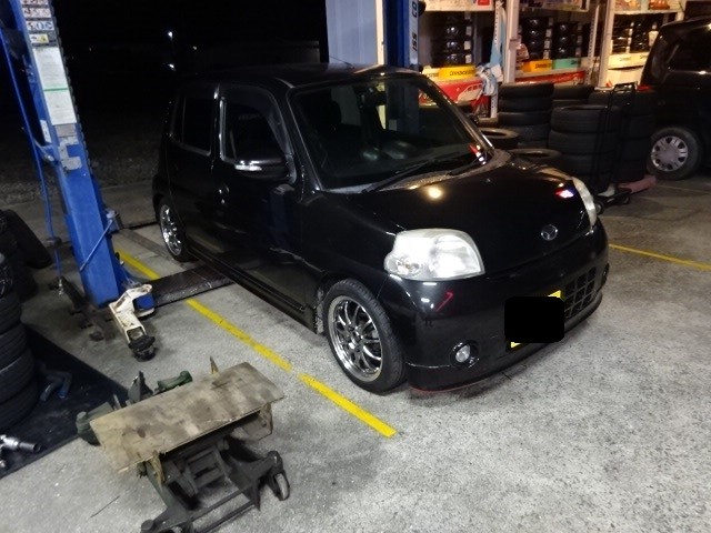 JB64ジムニーに225/75R16・ハイラックスにトノカバーの塗装・エッセ