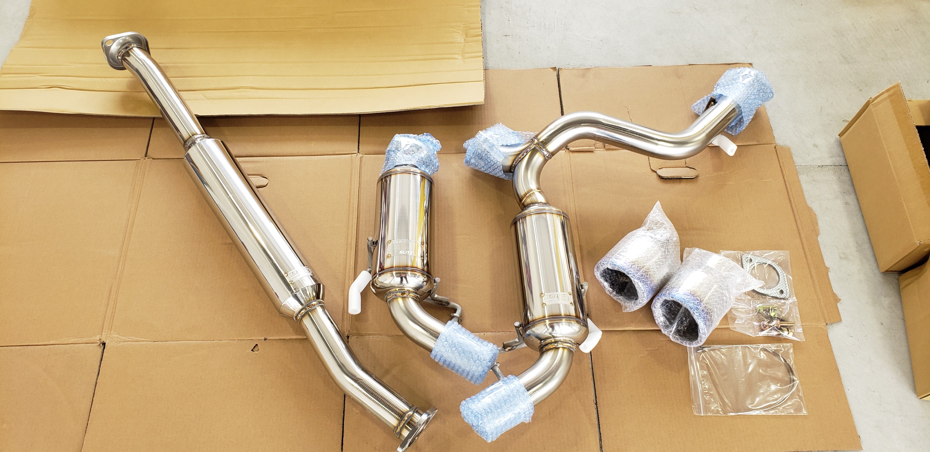 ☆86、BLITZマフラーNUR-SPEC取付です☆ | トヨタ 86 その他 カー