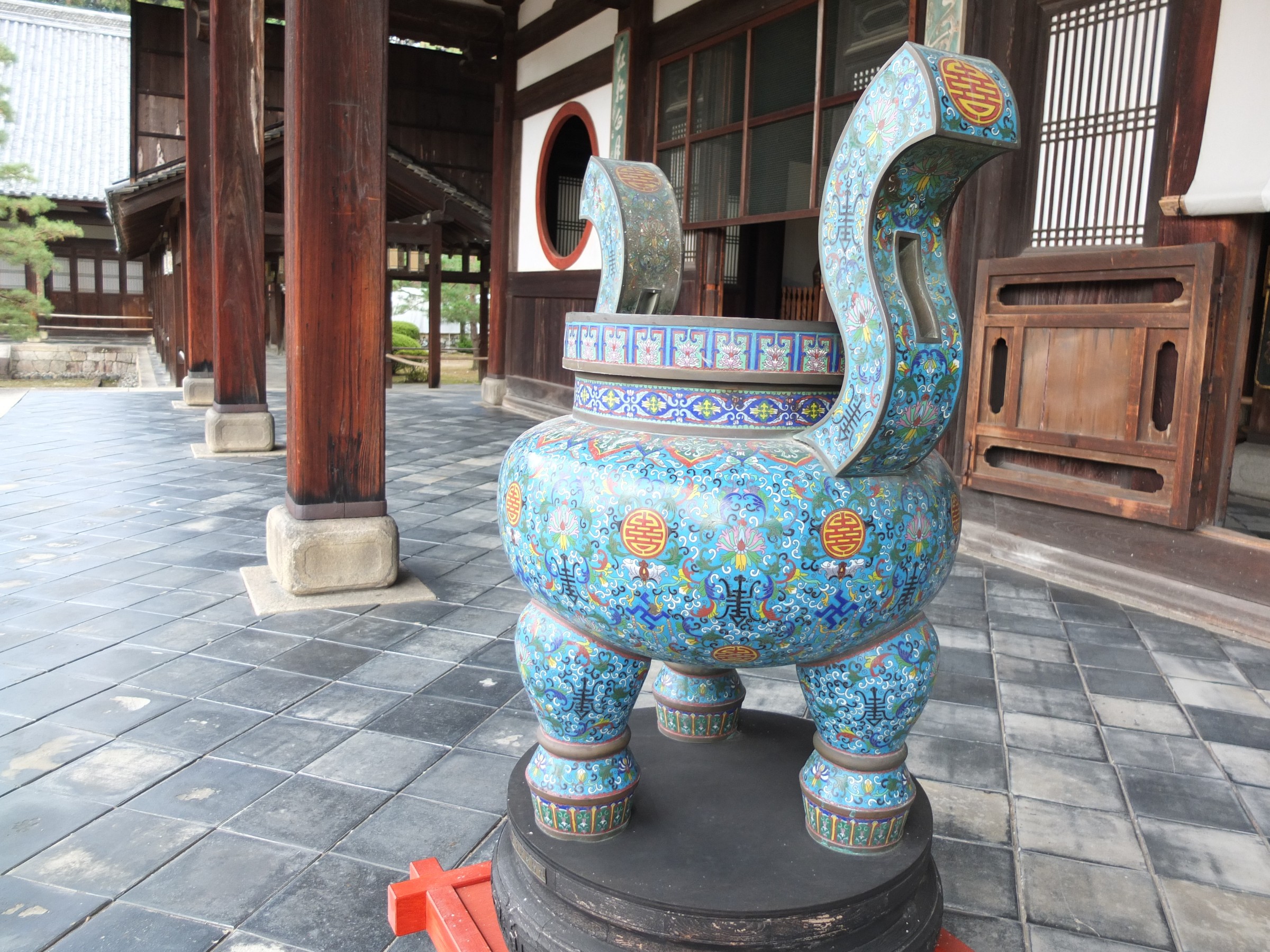 黄檗山萬福寺の飾り陶器　涼炉台　釜敷き 黄檗宗「萬福寺」 | おれ達お父さんの日記 | ミスタータイヤマン
