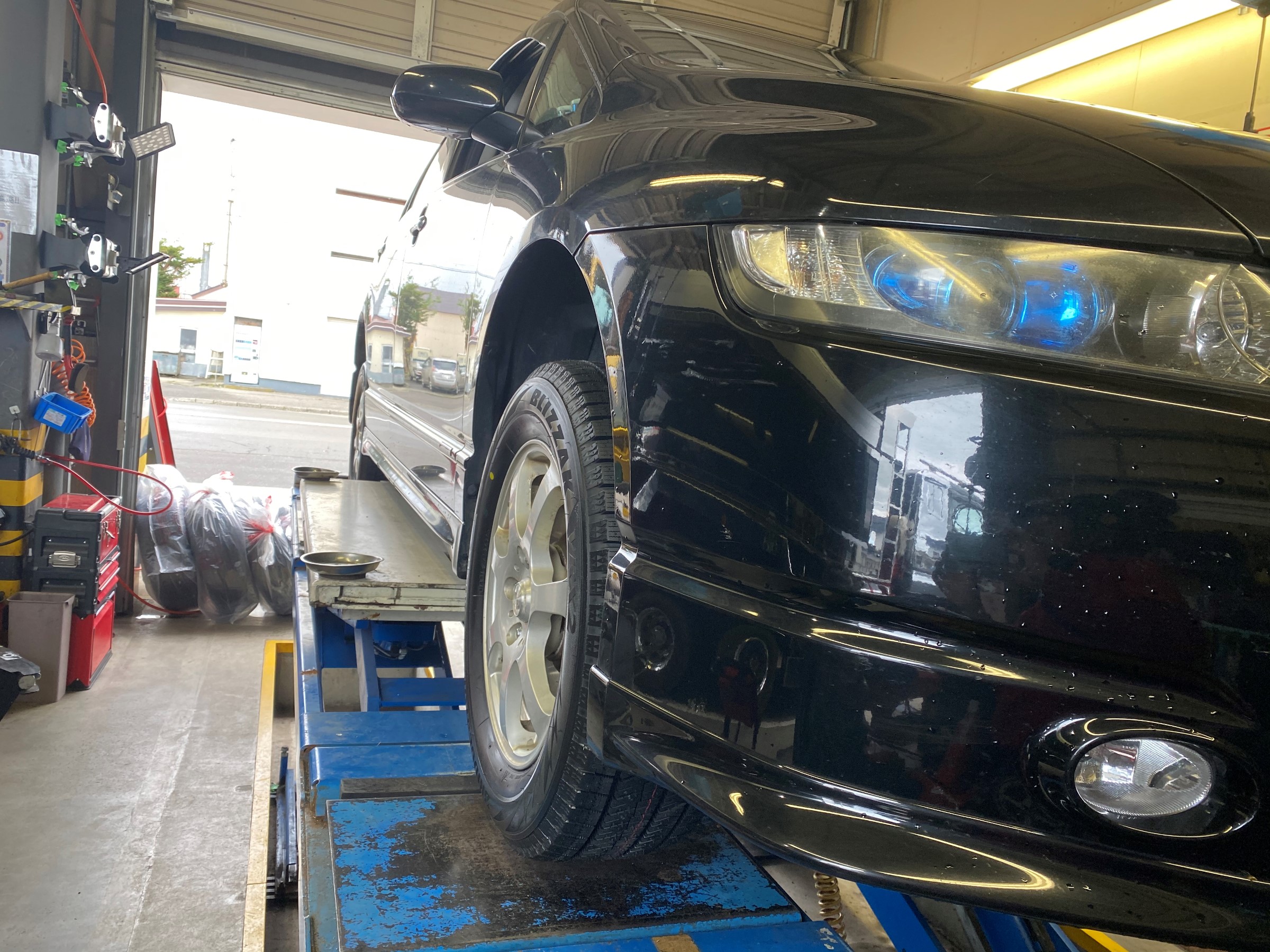 Rb2オデッセイさんにblizzak Vrx２をお買い上げ頂きました ホンダ オデッセイ タイヤ タイヤ ホイール関連 乗用車用タイヤ交換 彰の営業日誌 ミスタータイヤマン 広尾 北海道のタイヤ カー用品ショップ ブリヂストンのタイヤ専門店