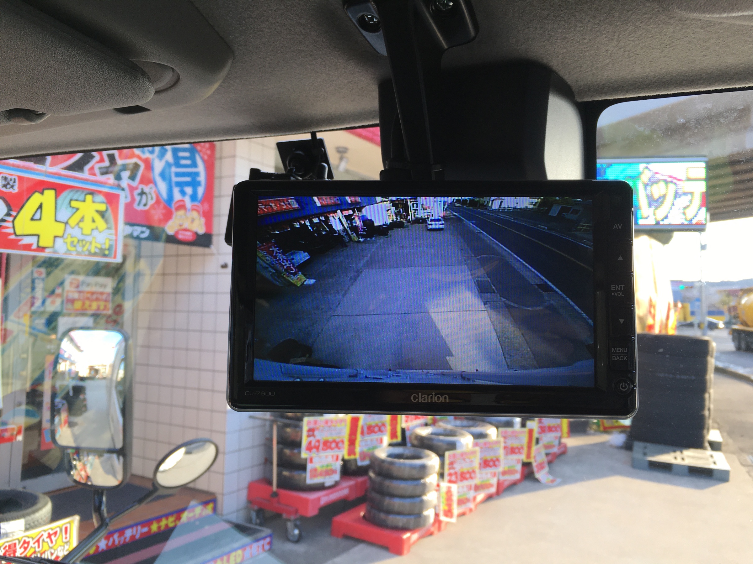 トラックのバックモニターもお任せください！ | AV&ナビ機器