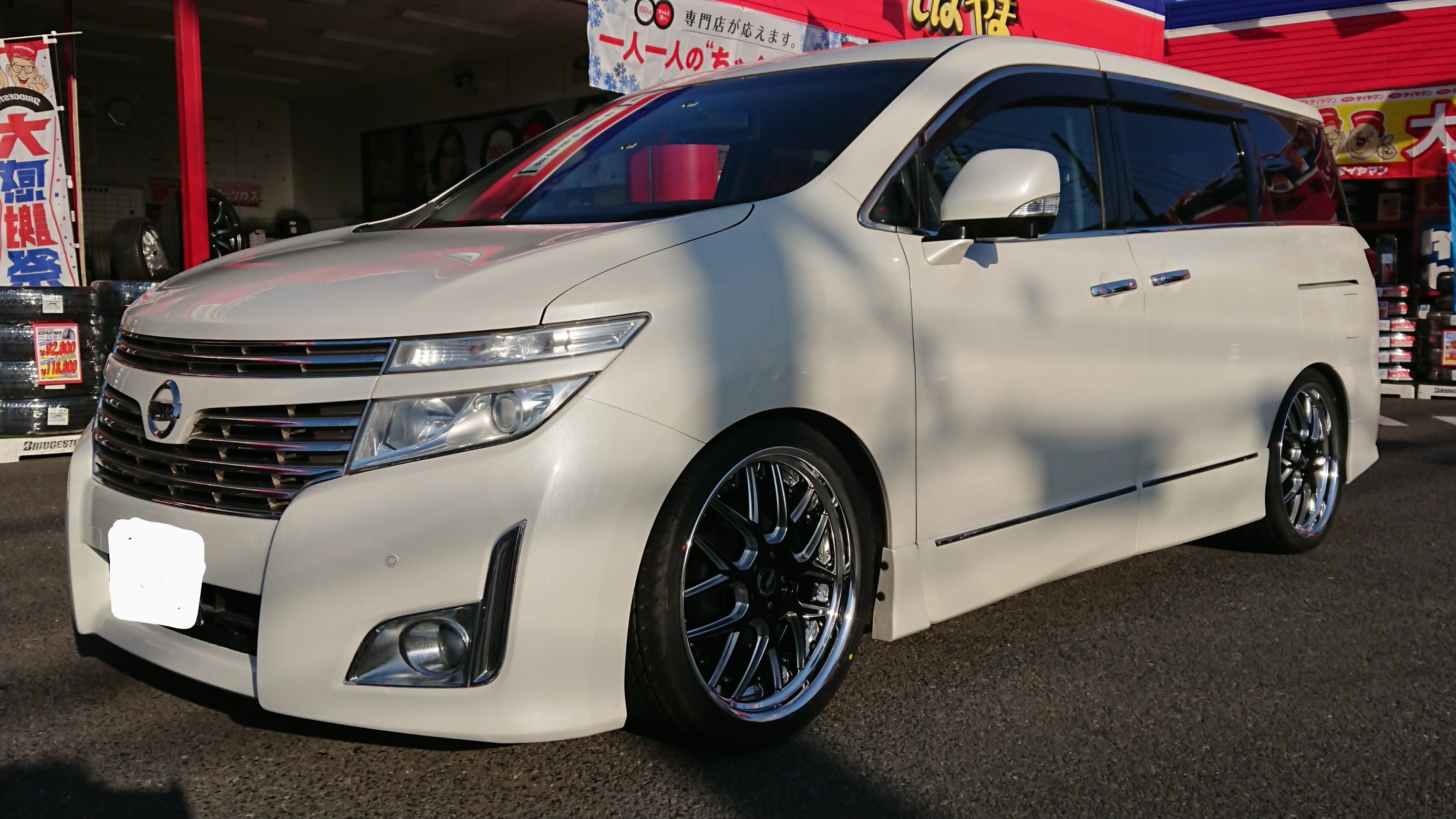 E52エルグランドをドレスアップ❗ | 日産 エルグランド ホイール
