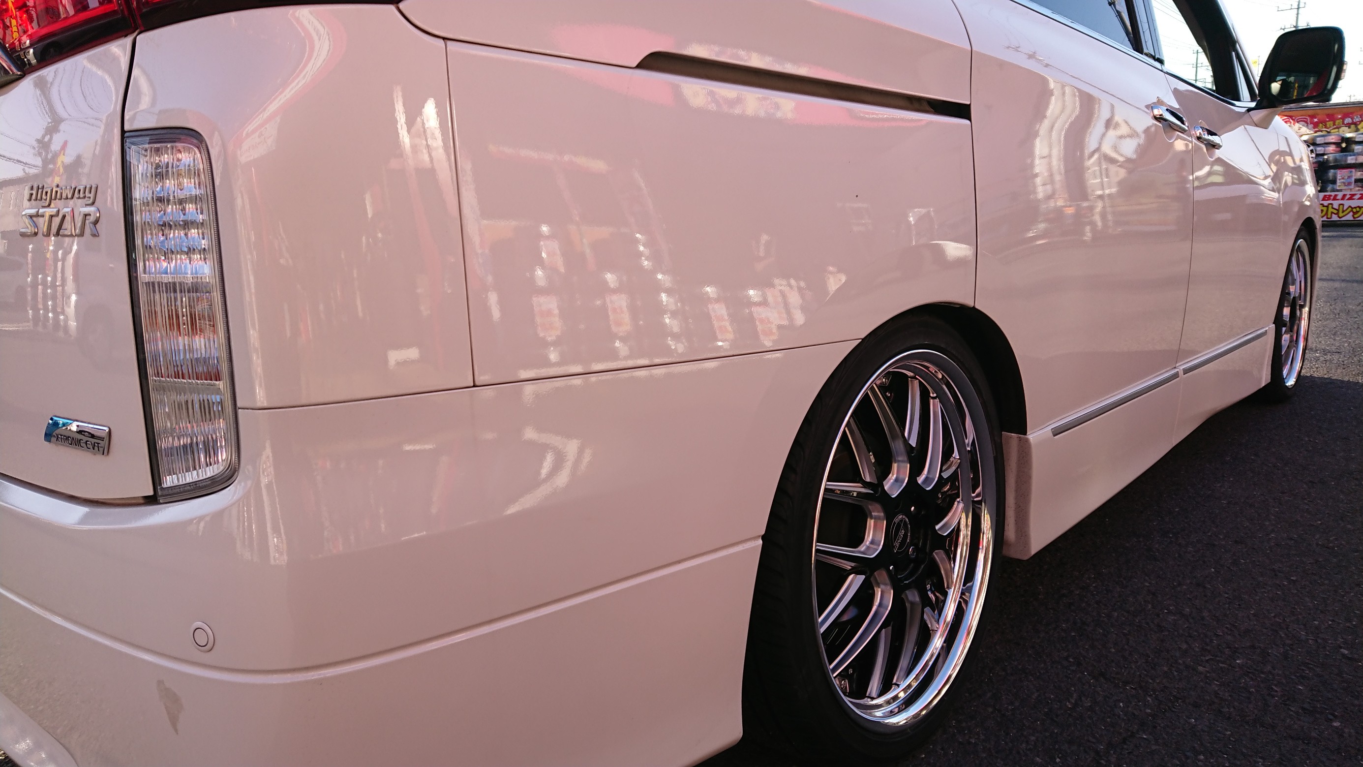 E52エルグランドをドレスアップ❗ | 日産 エルグランド ホイール