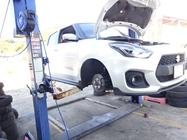Zc33sスイフトスポーツサーキット走行前整備 エリシオンrr1テイン車高調 ハイゼットトラックタイヤバースト スズキ スイフト スポーツ メンテナンス商品 バッテリー その他メンテナンス関連 車検 スタッフ日記 ミスタータイヤマン M Tech ブリヂストンの