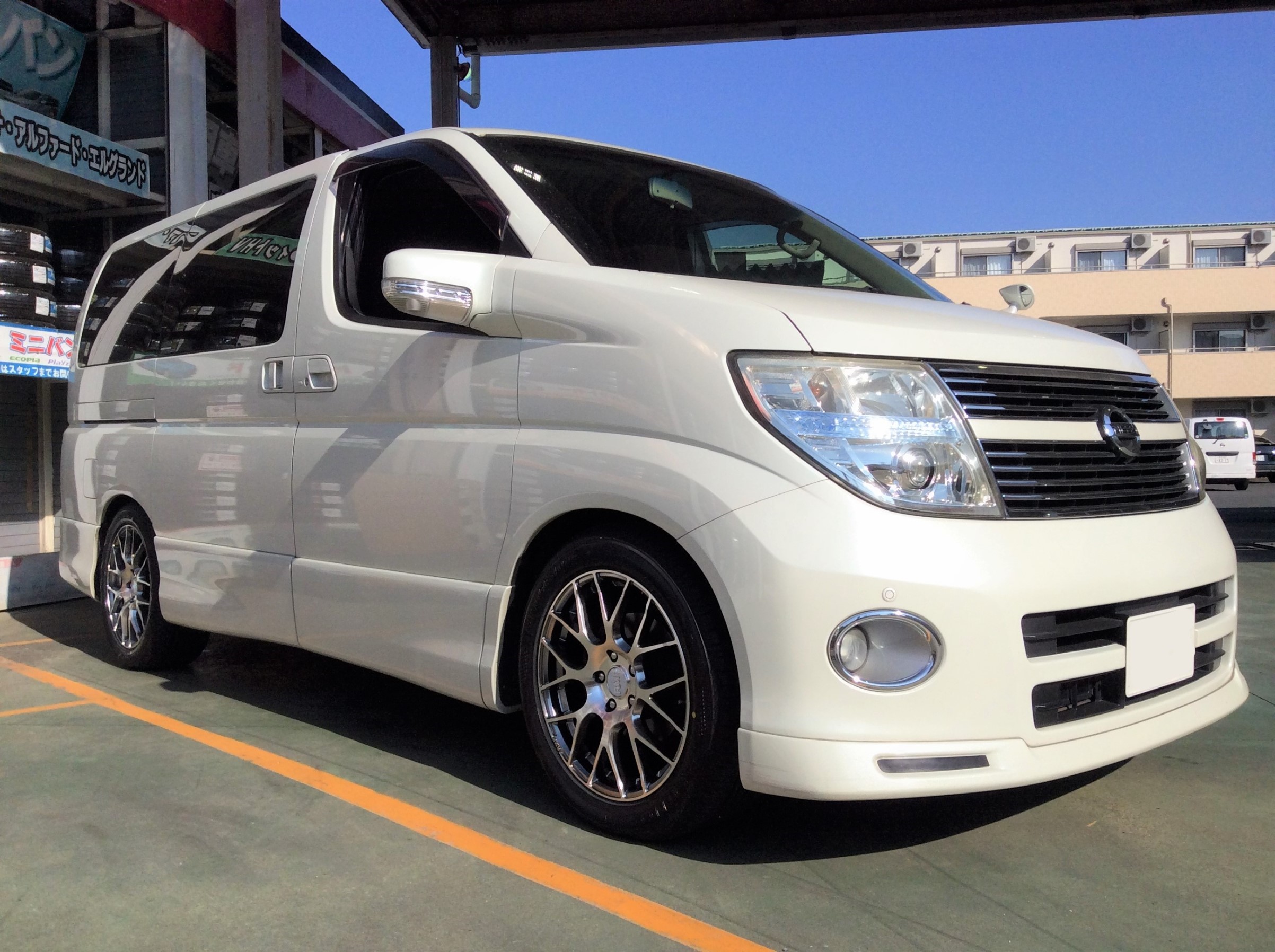 E51エルグランド 18インチ スタッフ日記 ミスタータイヤマン 朝霞店 埼玉県のタイヤ カー用品ショップ ブリヂストンのタイヤ専門店