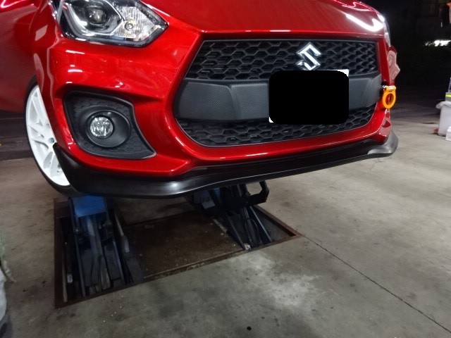 赤いZC33SスイフトスポーツにFリップ・ハイゼットバンベルト交換