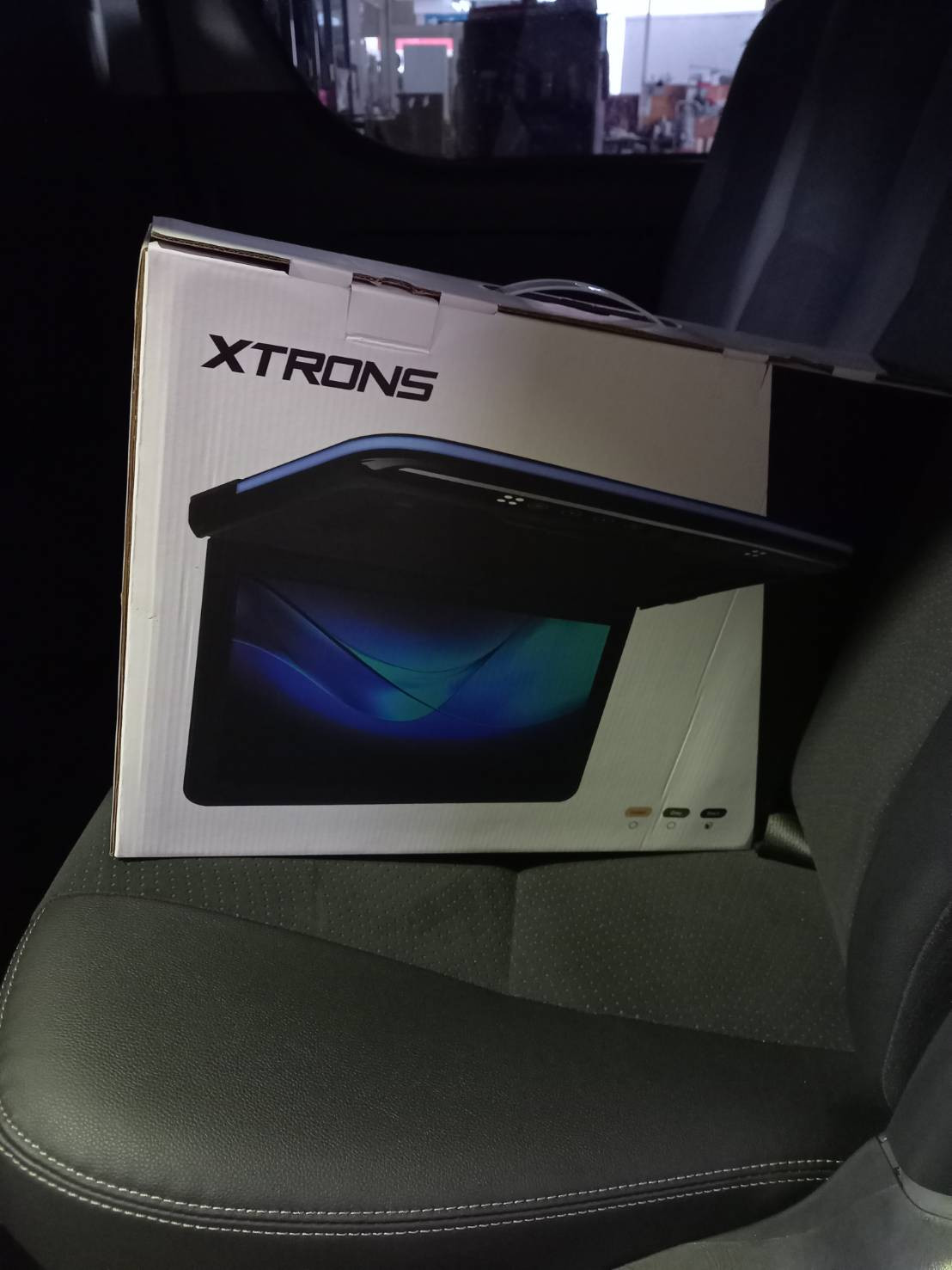 フリップダウンモニター取り付け V スタッフ日記 ミスタータイヤマン 名寄店 北海道のタイヤ カー用品ショップ ブリヂストンのタイヤ専門店